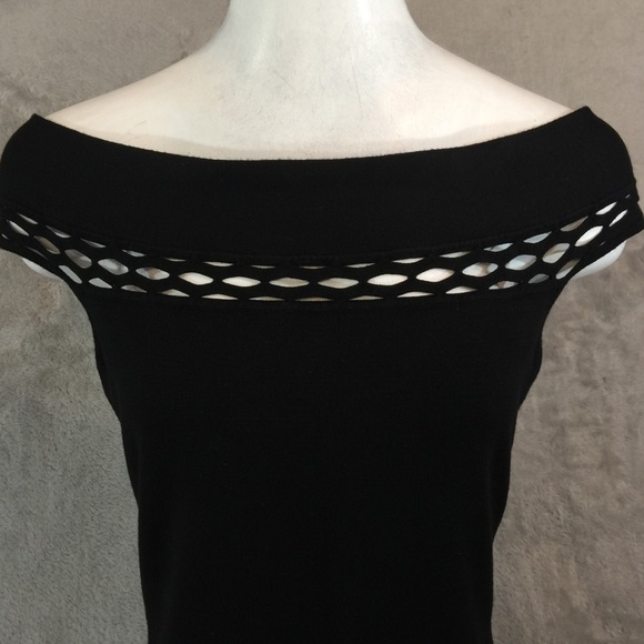 Exquisite Cache Cut Out Off Shoulder Top - Picture 2 of 6